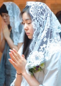[Korean Figure Skater, Yuna Kim, wears the veil.]