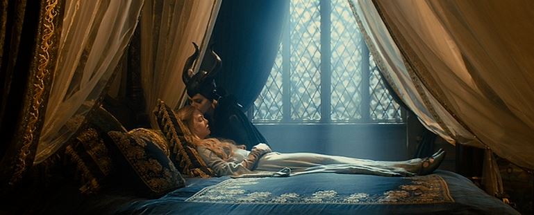 maleficent-kiss-aurora